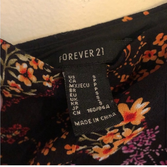 Forever 21 Floral Square-neck Dress. Like new.  Was only worn once.  Siz… - Picture 6 of 7